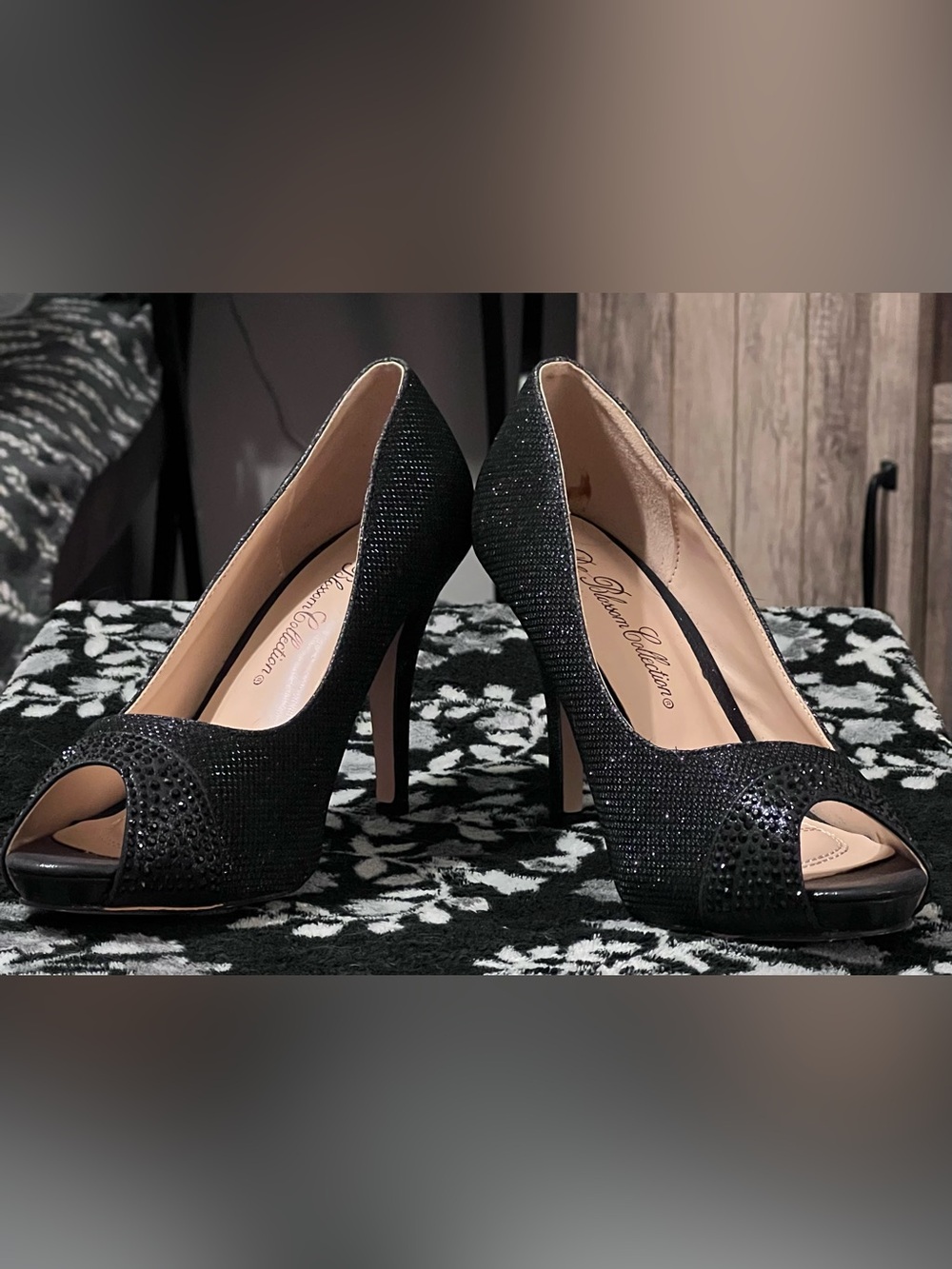 De Blossom Collection Robin-128 Black Glitter Rhinestone Peep Toe Heels Size 7.5